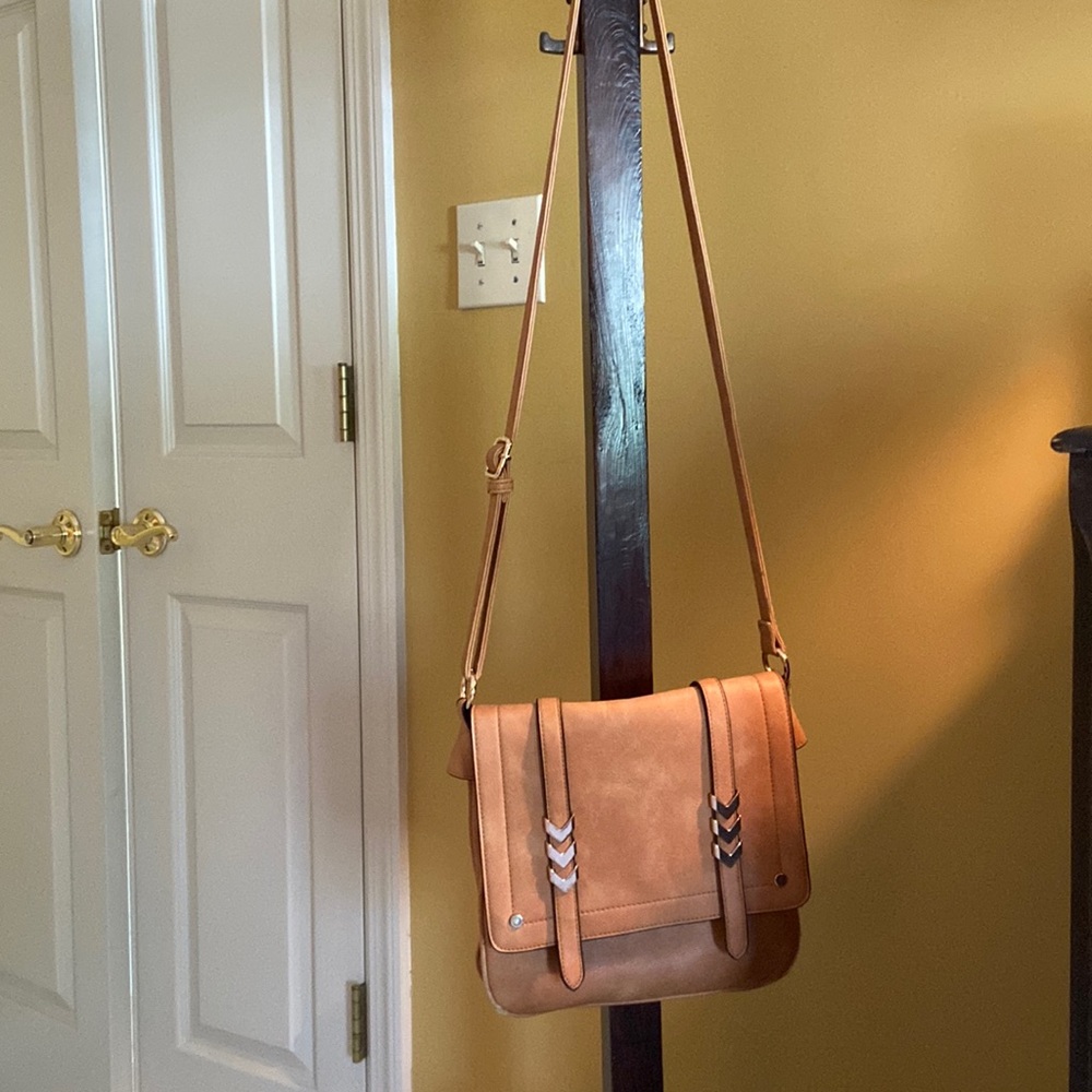 Alyssa - Light Tan Crossbody Bag